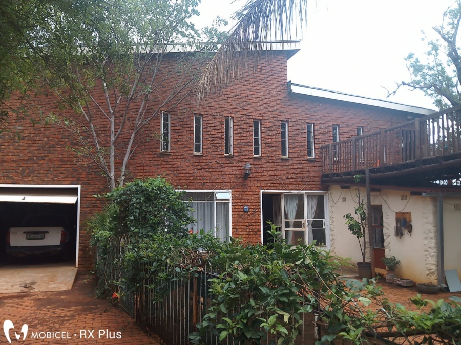 6 Bedroom Property for Sale in Hartbeespoort Rural North West